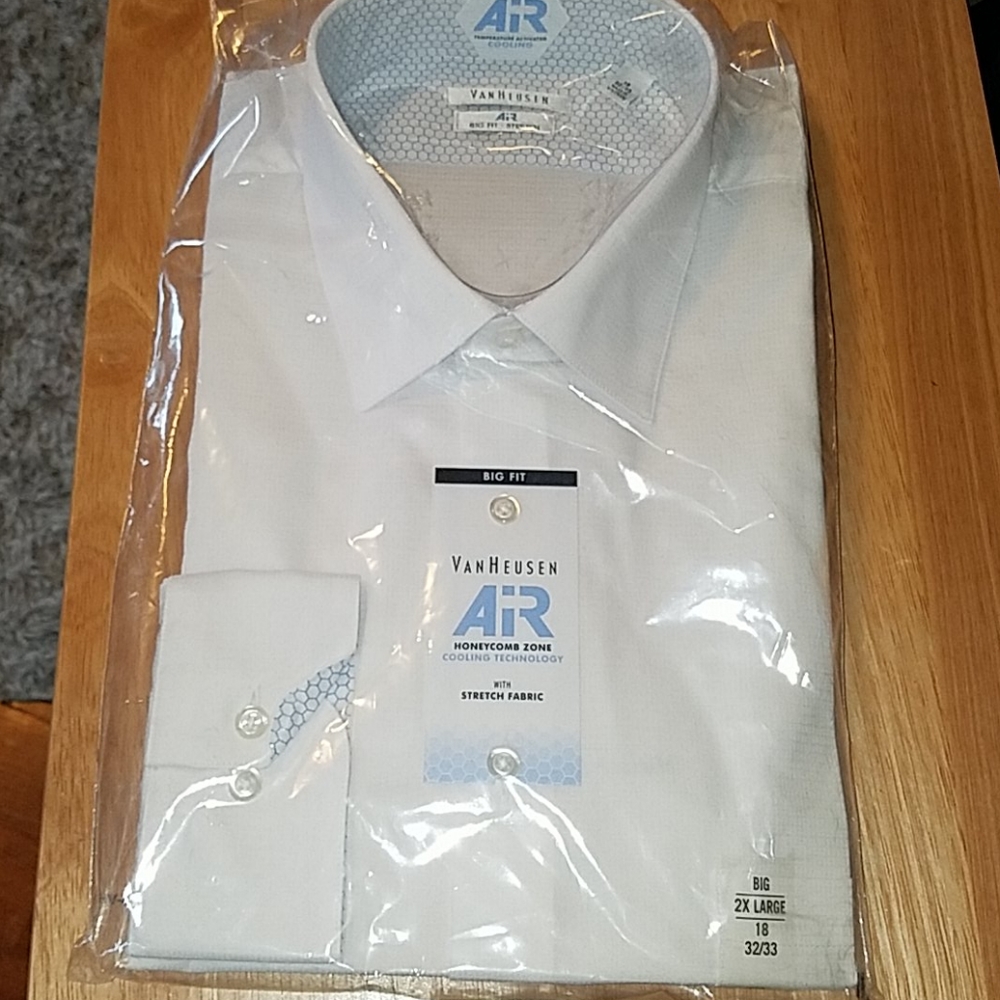 🆕️Van Heusen Big Fit Men's shirt Size 18 32/33